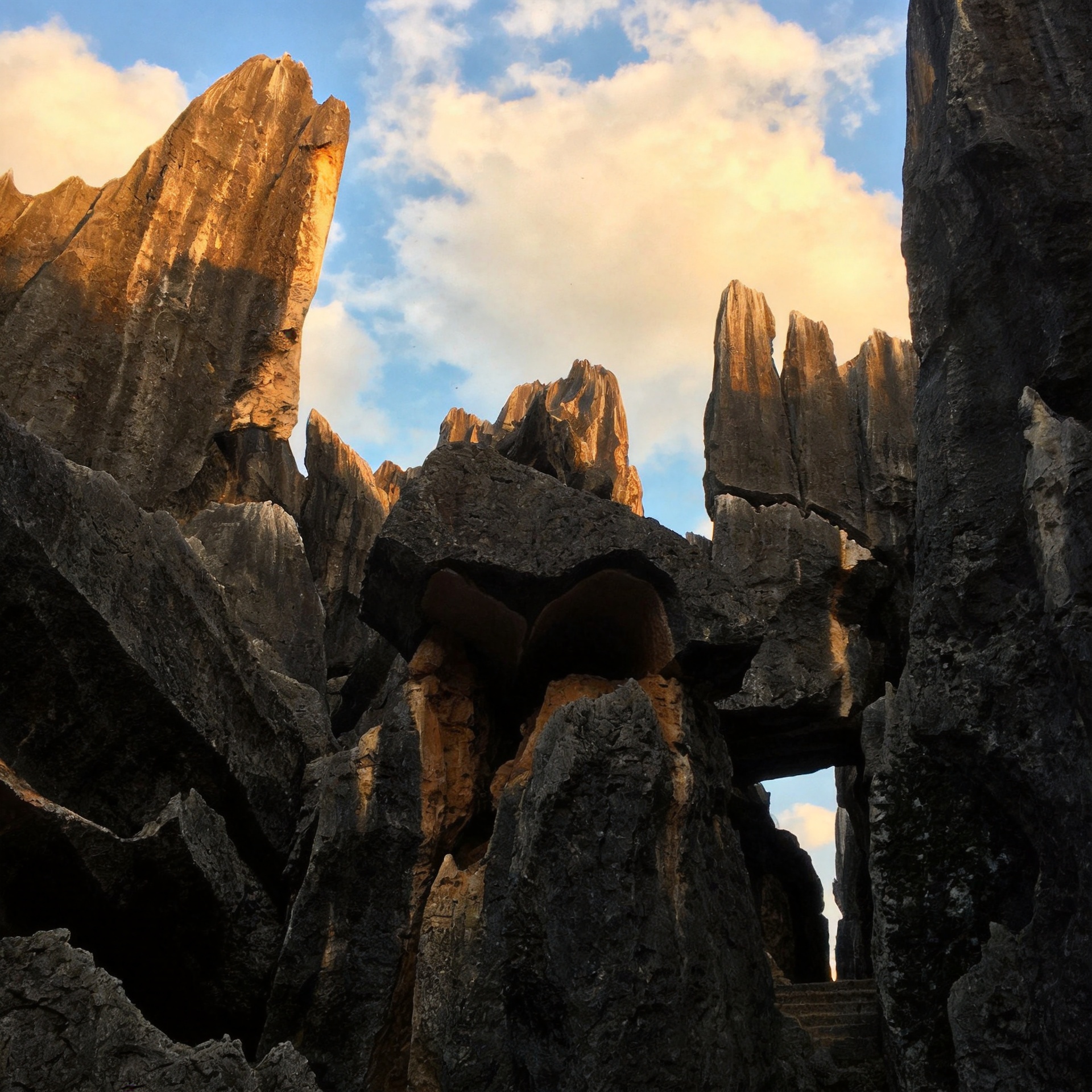 Incredible 8-Day Yunnan Tour: Kunming, Red Land, Jianshui, Yuanyang